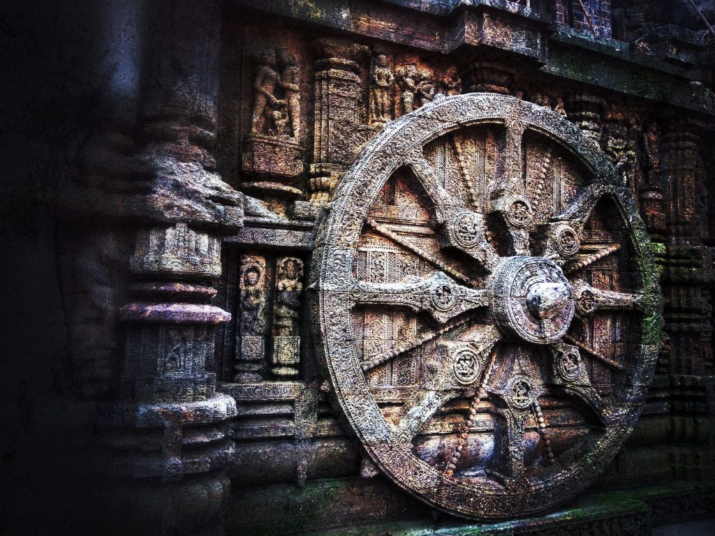 Épochè et pensée indienne : photo d'une sculpture de chakra dans un temple hindou