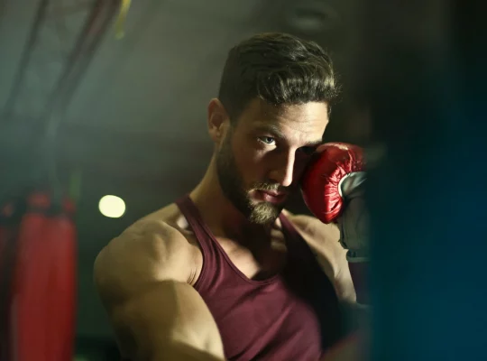 Autodiscipline : photo d'un boxer en gros plan en train de s'entrainer